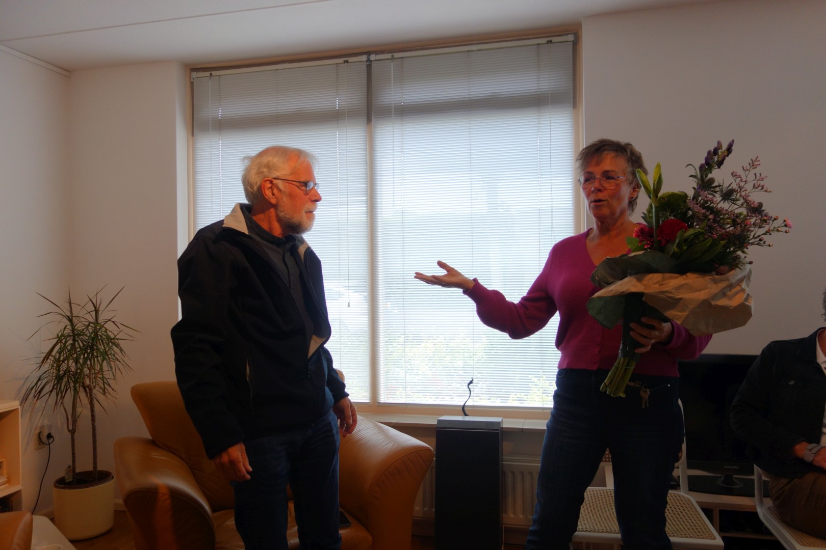 Bloemen overhandiging start.